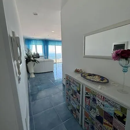Bella Vista Apartment *